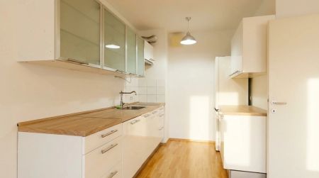 Einziehen und Wohlfühlen! Nette 2-Zi-Wohnung mit Loggia - Photo 2