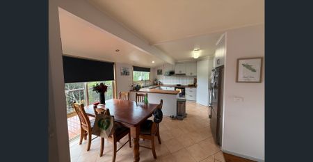 Charming Spilt-Level Family Home in Metung - Photo 3