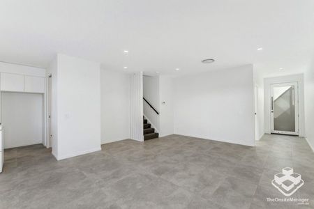 3 bedroom + MPR Terrace Home Offering Modern Comforts! - Photo 2