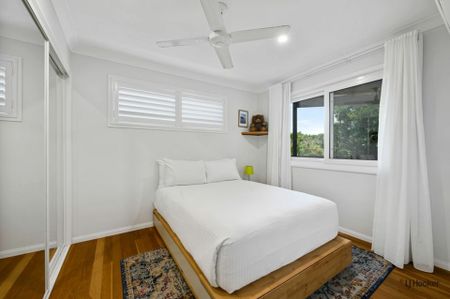 Beachside Living in Prestigious Woodgee Street and Great Ocean Views - Photo 3