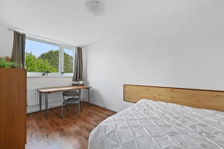 4 bedroom flat to rent - Photo 4