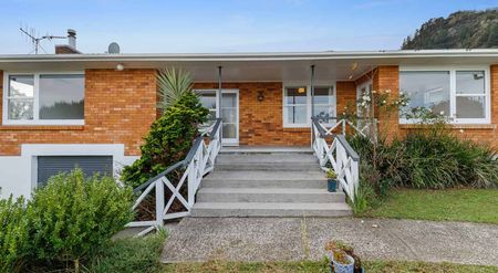 3 Bedroom Home with a View - Photo 5