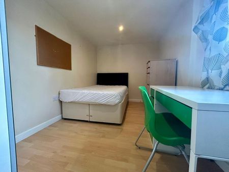 3 bedroom semi-detached house to rent - Photo 5