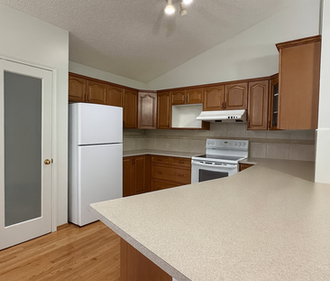 Backs Onto Green Space In Monterey Park – Spacious 4 Level Split Wi... - Photo 2