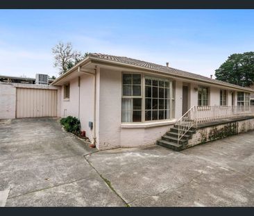 Charming 2-Bed Rent w/ Garage - Photo 5