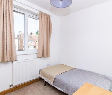 5 bedroom detached house to rent - Photo 3