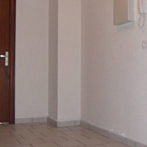 A LOUER APPARTEMENT F3 DE 74m² AVEC BALCON, GARAGE ET CAVE - Photo 1