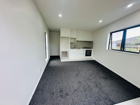 Modern 2BR Home in Ranui - AC & Courtyard - Photo 2
