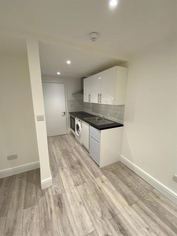 Studio to rent - Photo 3