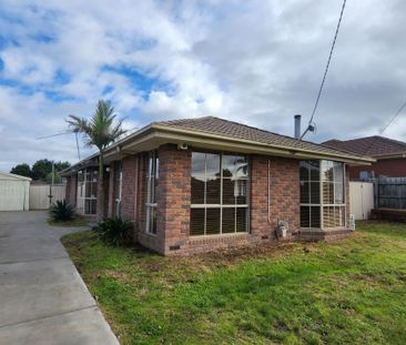 Charming Meadow Heights Family Home Awaits! - Photo 3