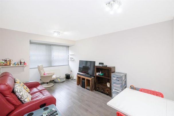 3 bedroom end of terrace house to rent - Photo 1