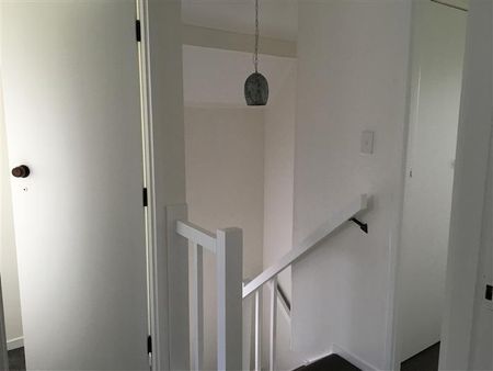 ELLERSLIE - 3 brm Townhouse - Great Locations - Photo 5