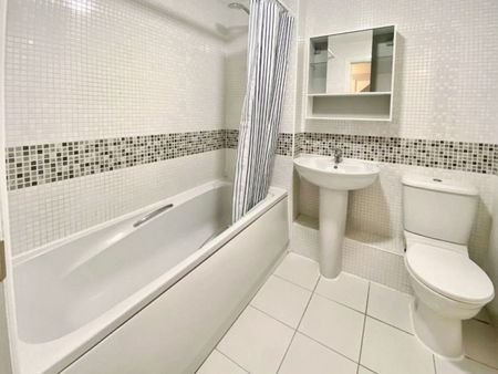 3 bedroom House To Let - Photo 2