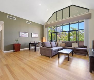 EXECUTIVE LIVING IN SUBIACO - Photo 4
