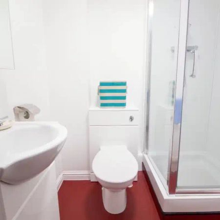 Standard Ensuite - Photo 3