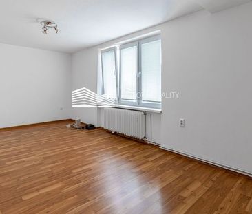 Priestranný 2-izbový byt na prenájom v centre Pezinka – Záhradná ul. - Photo 3