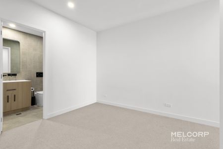 RESOT STYLE TWO BEDROOMS AT M-CITY - UNFURNISHED - Photo 4