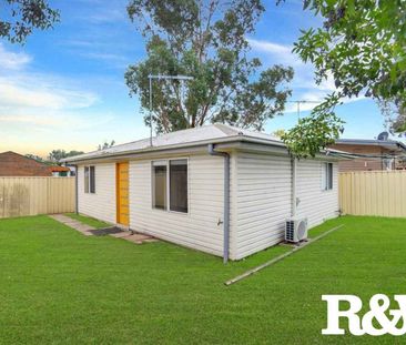 Modern Granny-Flat with Spacious Backyard - Photo 4