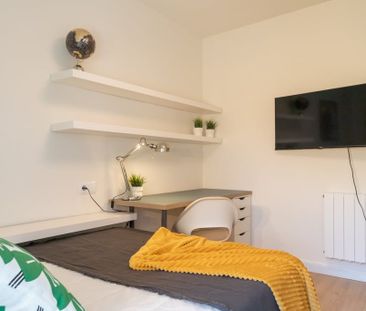 Avenida del Cardenal Herrera Oria, Madrid, Community of Madrid 28034 - Photo 5