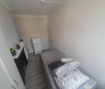 Room in a Shared House, London, NW10 - Photo 5