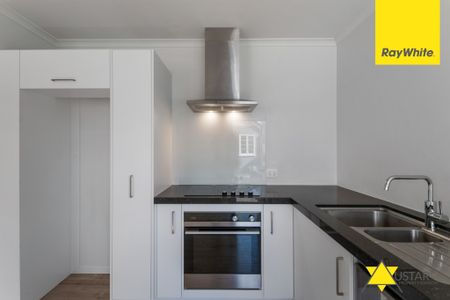 Comfort and Convenience Near Titirangi Village - Photo 3