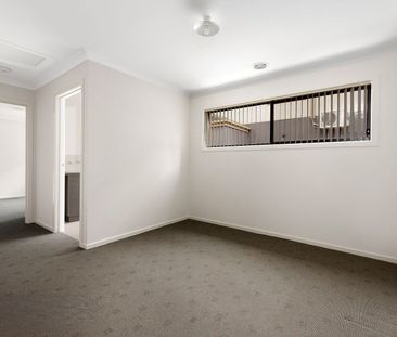 Family Perfection: Stunning 4-Bedroom Home in Sunshine West! - Photo 4
