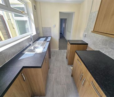 3 bedroom terraced house to rent - Photo 3
