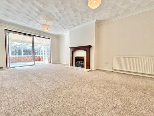 4 bedroom detached house to rent - Photo 1