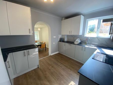 1 bedroom in a house share to rent - Photo 3