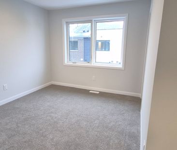 For Lease - 401 Glenroy Gilbert Drive Unit# 3, Barrhaven, Ontario - Photo 3