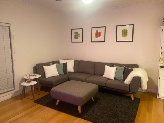 THREE BEDROOM FAMILY HOME - GARDENER INCLUDED - Photo 1