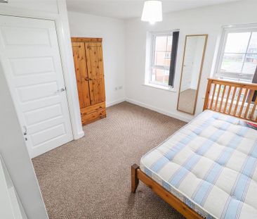 4 bedroom detached house to rent - Photo 4