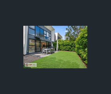 Modern 3-Bedroom Town-home in Prime North Kellyville Location! - Photo 4