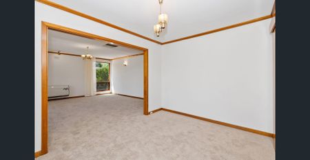 Spacious Family Home with Pool - Gardening & Pool Maintenance Included - Photo 3