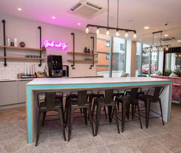 Elegance Apartment - Photo 5