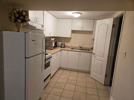 For Lease - 323 Towercrest Drive Unit# Basement, Newmarket, Ontario - Photo 2