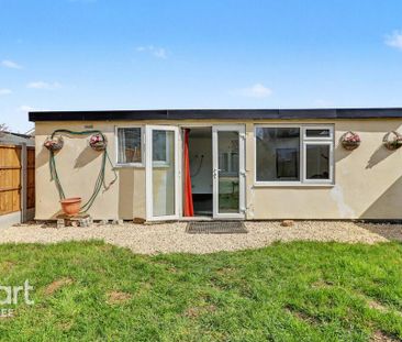 3 bedroom detached bungalow to rent - Photo 2