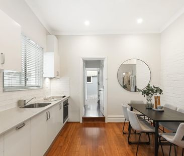 Three-bedroom home in great location - Photo 2