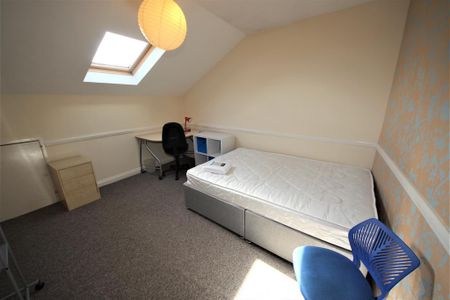 3 bedroom flat to rent - Photo 2