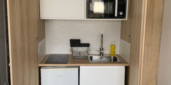 STUDIO MEUBLE proche de la Place de la Victoire - Photo 3