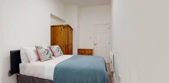 3 bedroom flat to rent - Photo 2