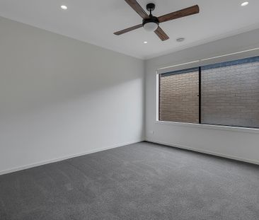 18 Poe Circuit, Officer VIC 3809 - House For Rent | Domain - Photo 5