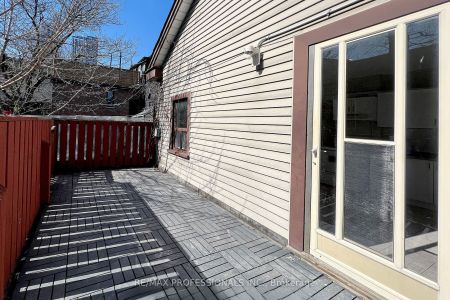 For Lease - 345 Dundas Street Unit# Upper, Toronto, Ontario - Photo 3