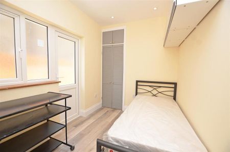 6 bedroom semi-detached house to rent - Photo 3