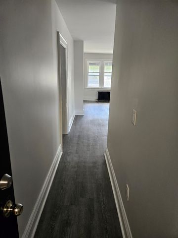 For Lease - 983 Main Street Unit# 1, Hamilton, Ontario - Photo 3