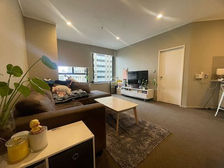 Huge 2brm apartment with Carpark - Photo 2