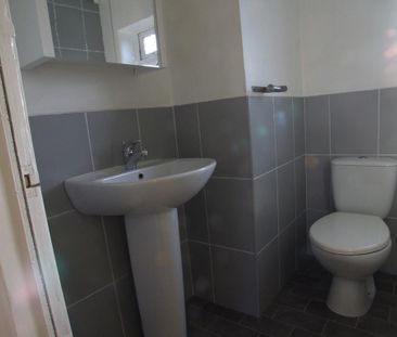 2 bedroom semi-detached house to rent - Photo 6