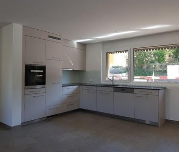 Moderne 2.5-Zimmer-Wohnung mit grossem Gartensitzplatz - Photo 3