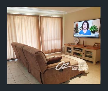 Spacious Villa Overlooking the Golf Course – Modern Living with Ene... - Photo 1