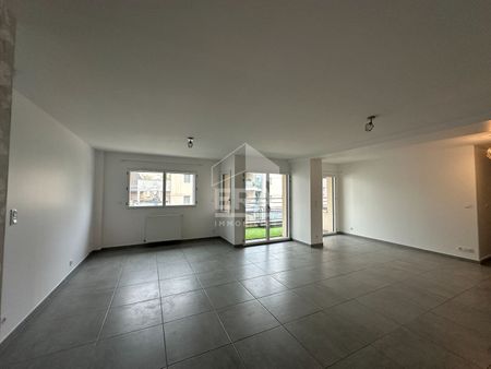 Location Appartement 4 pièces 111m² - Photo 2